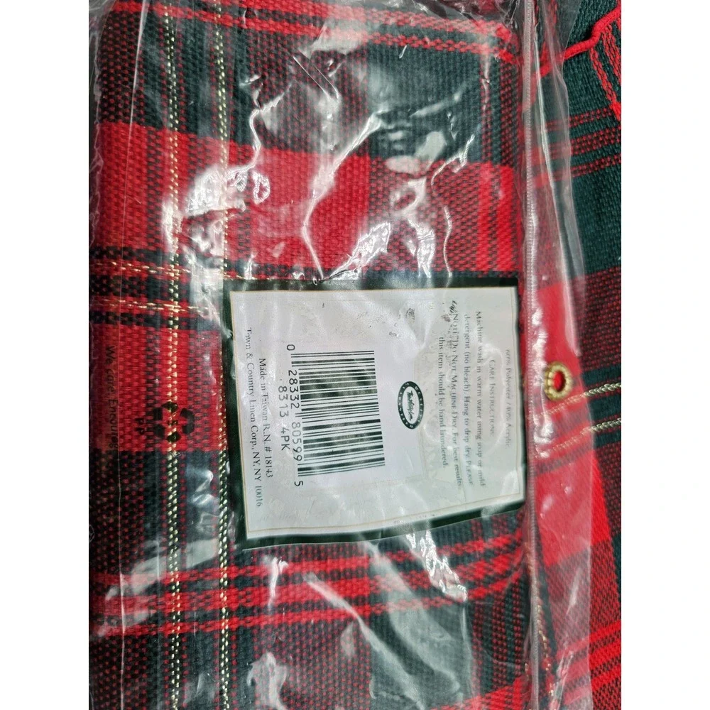 Vintage Oval Christmas Plaid Tablecloth 84